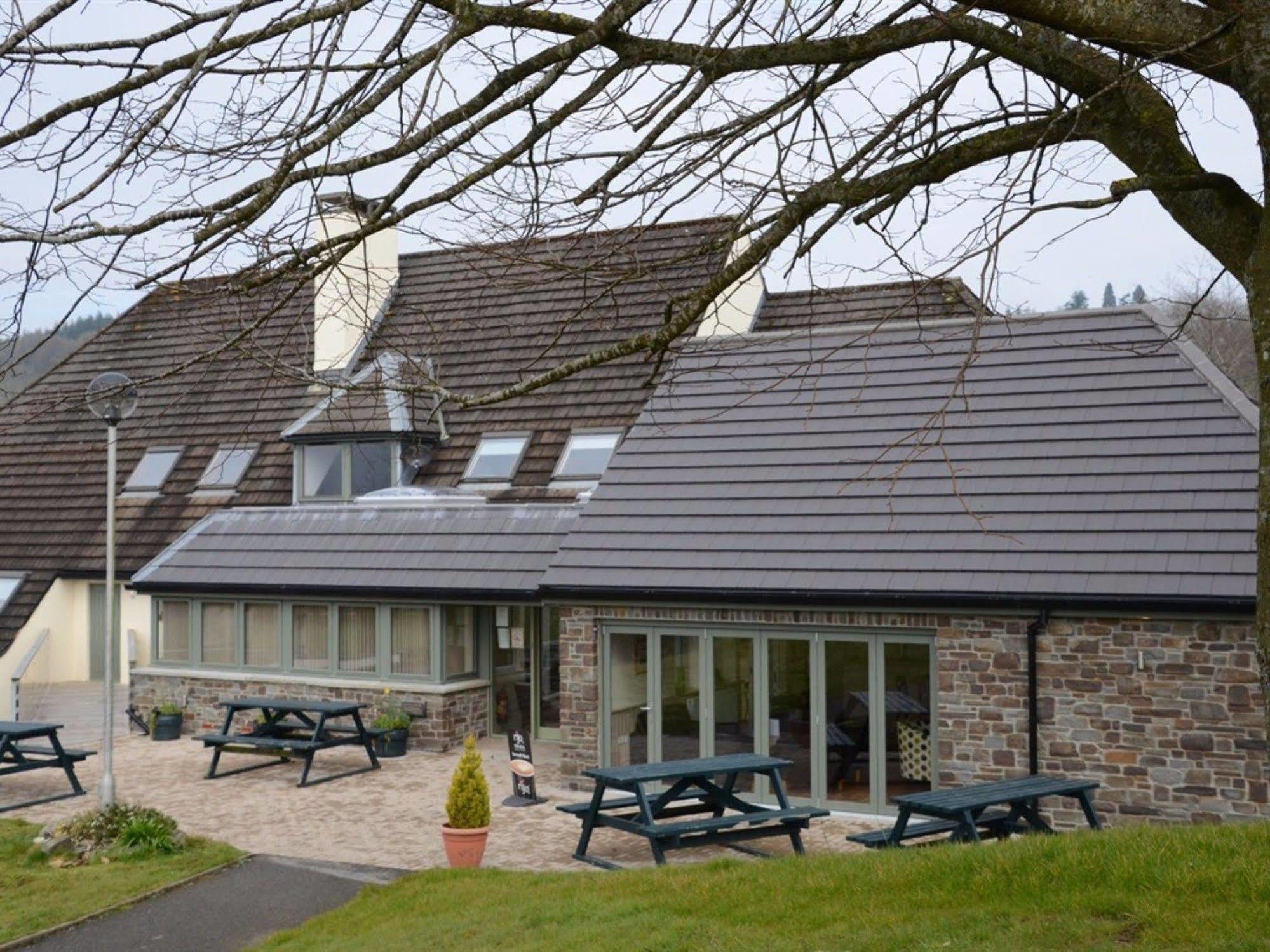 Neuadd Henllan Lodge Билт-Уэлс Экстерьер фото