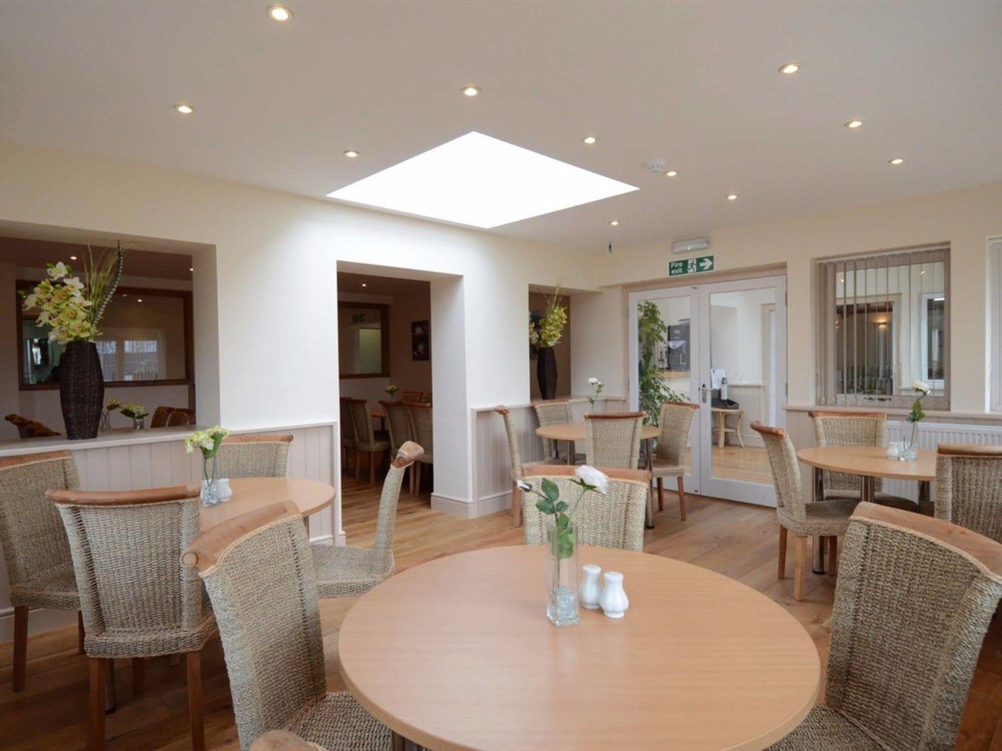 Neuadd Henllan Lodge Билт-Уэлс Экстерьер фото